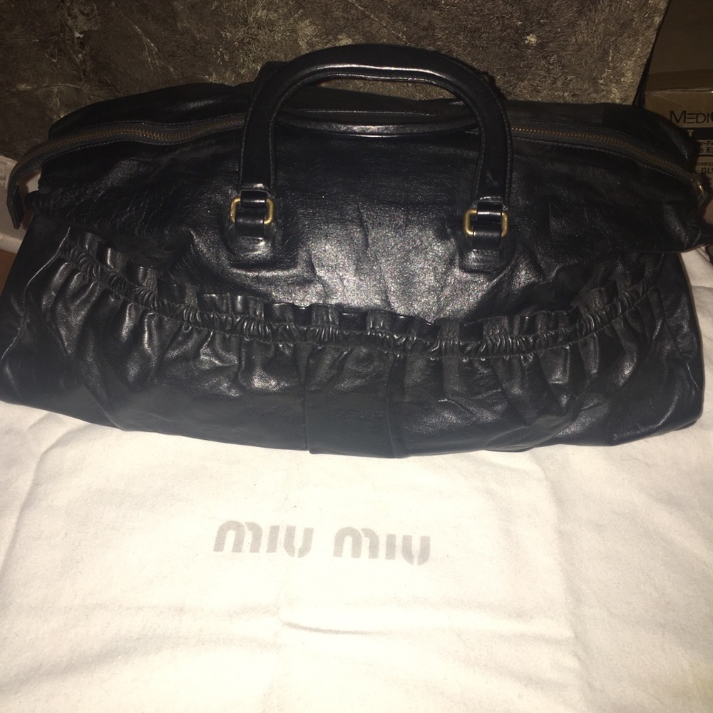 MIU MIU BLACK LEATHER HANDBAG